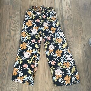 High waisted elastic band Roxy floral wide leg pants - perfect for the beach